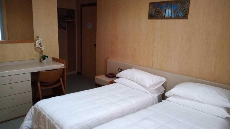 Hotel Socrate Lavena Ponte Tresa Bagian luar foto