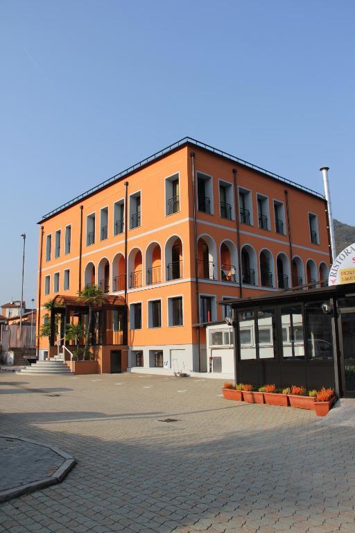 Hotel Socrate Lavena Ponte Tresa Bagian luar foto