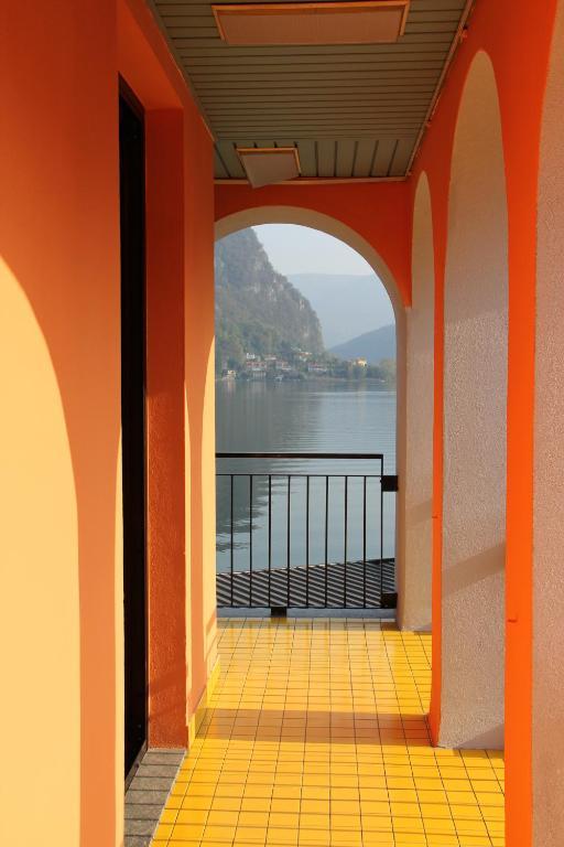 Hotel Socrate Lavena Ponte Tresa Bagian luar foto
