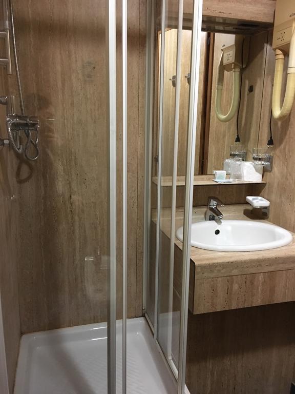 Hotel Socrate Lavena Ponte Tresa Bagian luar foto