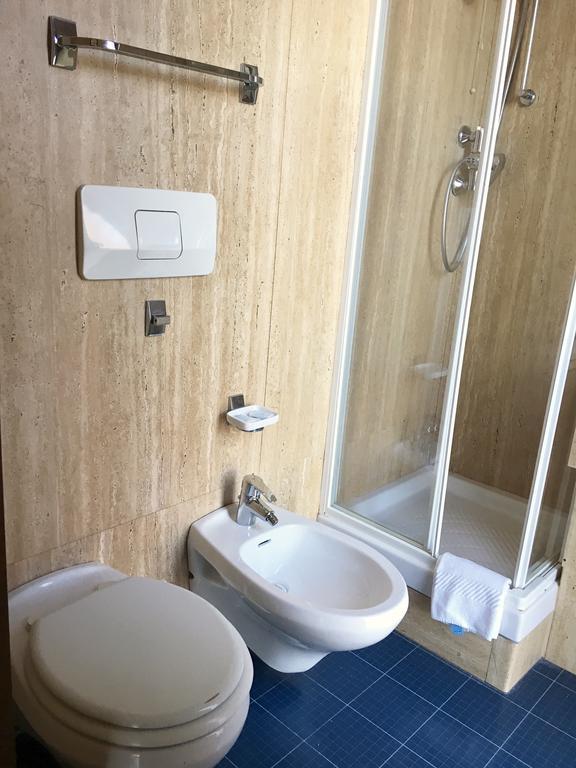 Hotel Socrate Lavena Ponte Tresa Bagian luar foto