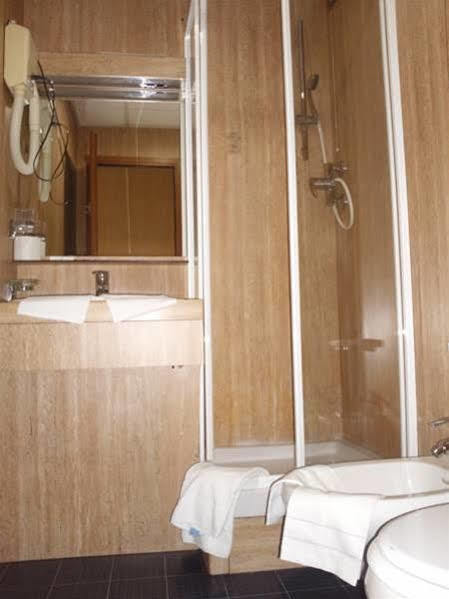 Hotel Socrate Lavena Ponte Tresa Bagian luar foto