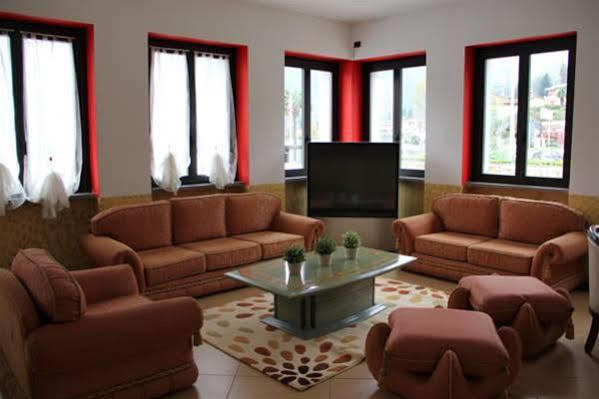 Hotel Socrate Lavena Ponte Tresa Bagian luar foto