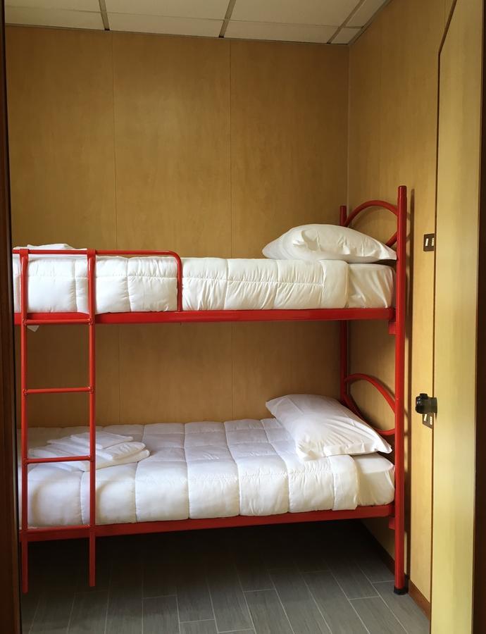 Hotel Socrate Lavena Ponte Tresa Bagian luar foto